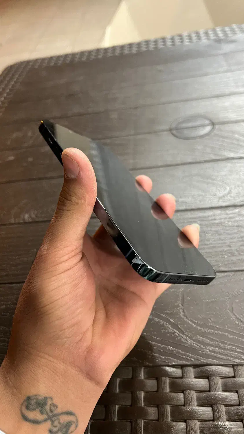 ایفون ۱۳پرومکس درحد خشک|موبایل|بم, |دیوار