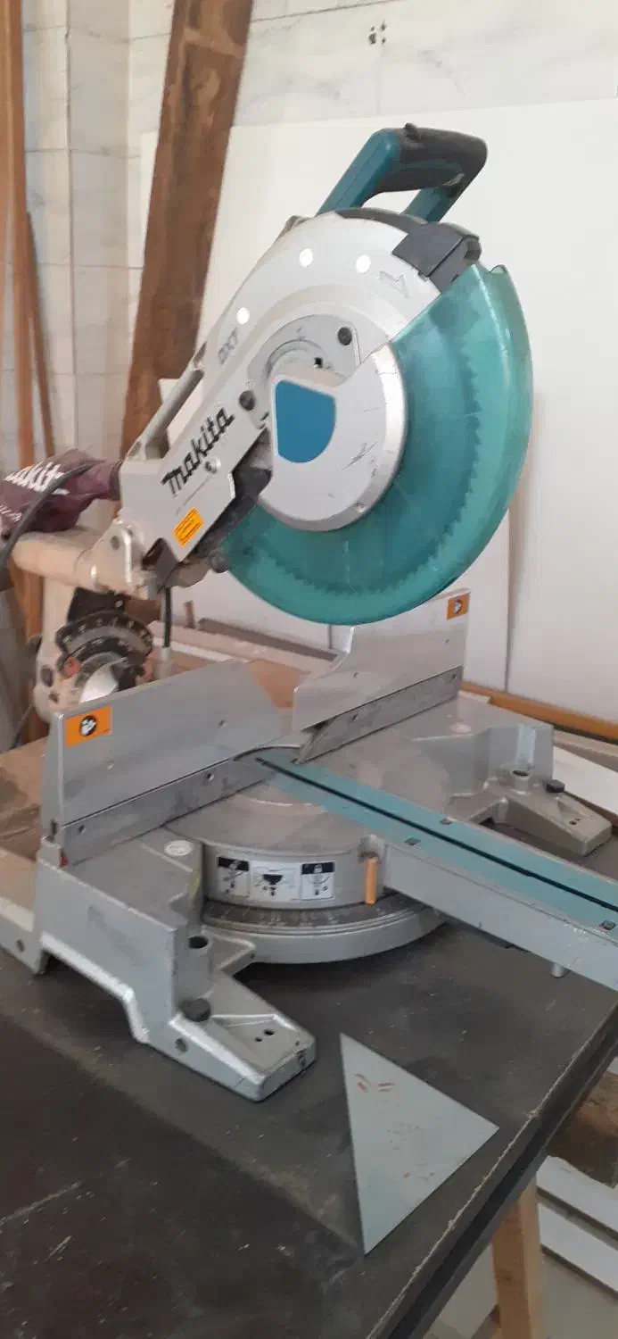 فارسی بر ماکیتا|ابزارآلات|خمینیشهر, |دیوار