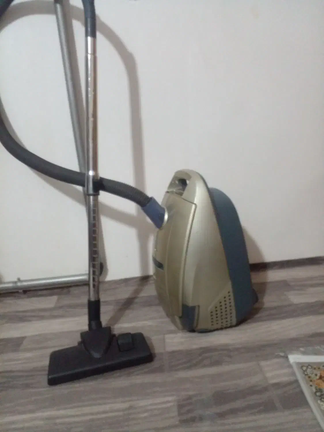 جارو برقی|جاروبرقی، جارو شارژی، بخارشو|خوی, |دیوار