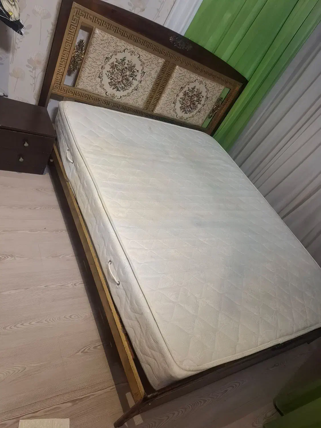 تخت دو‌نفره طرح ورساچ|تخت و سرویس خواب|اردبیل, |دیوار