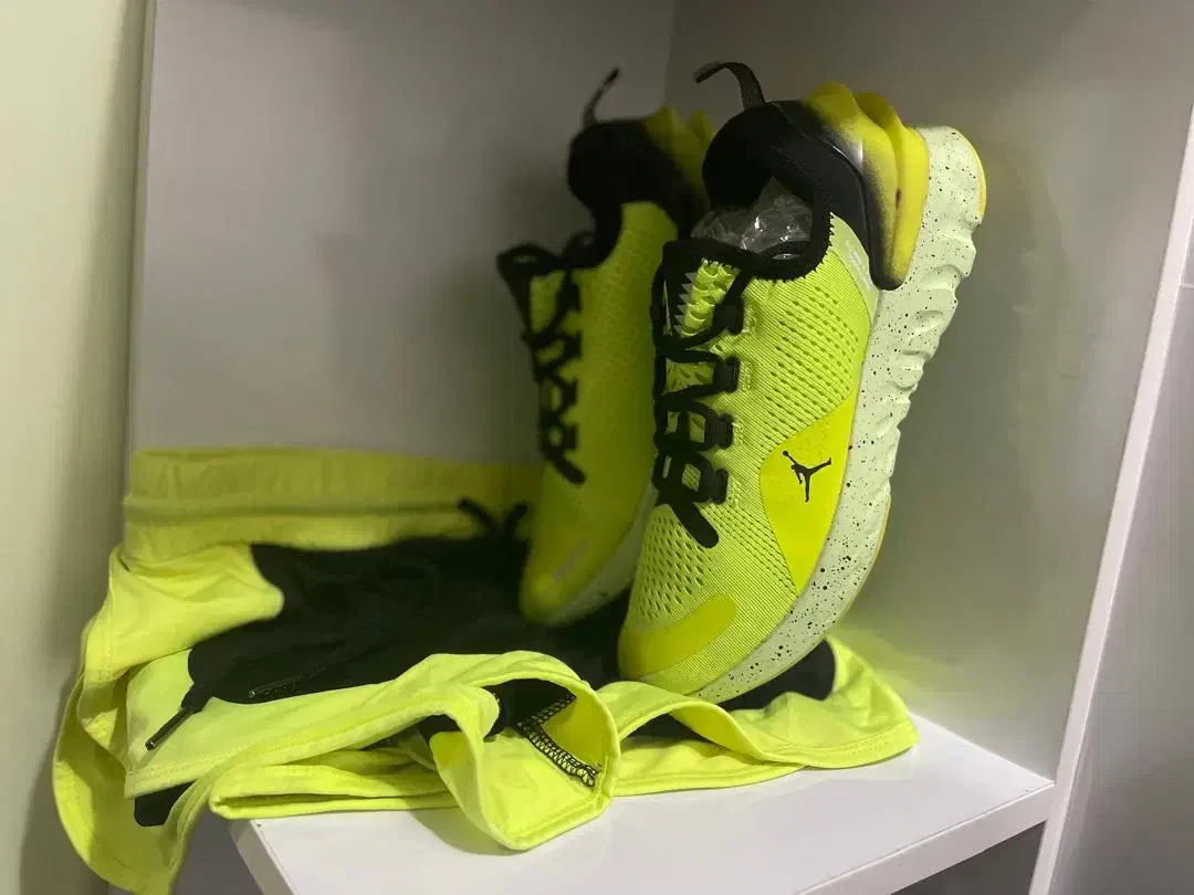 کتونی خارجی ست به همراه شلوارک لگ ورزشی|کیف، کفش، کمربند|آستانه اشرفیه, |دیوار