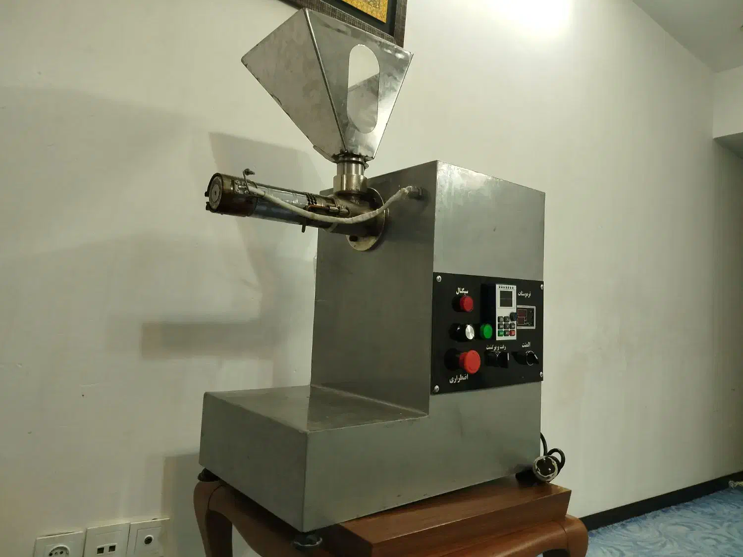دستگاه روغن گیری خانگی با قیمت فوق العاده عالی|فروشگاه و مغازه|قم, پردیسان|دیوار