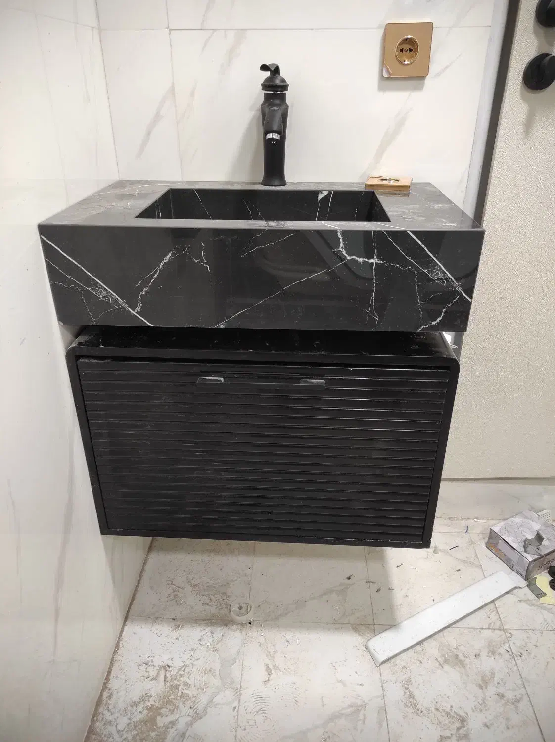 نصاب شیرالات و نصب روشویی مدرن ، شیک ، کلاسیک|خدمات پیشه و مهارت|میانه, |دیوار