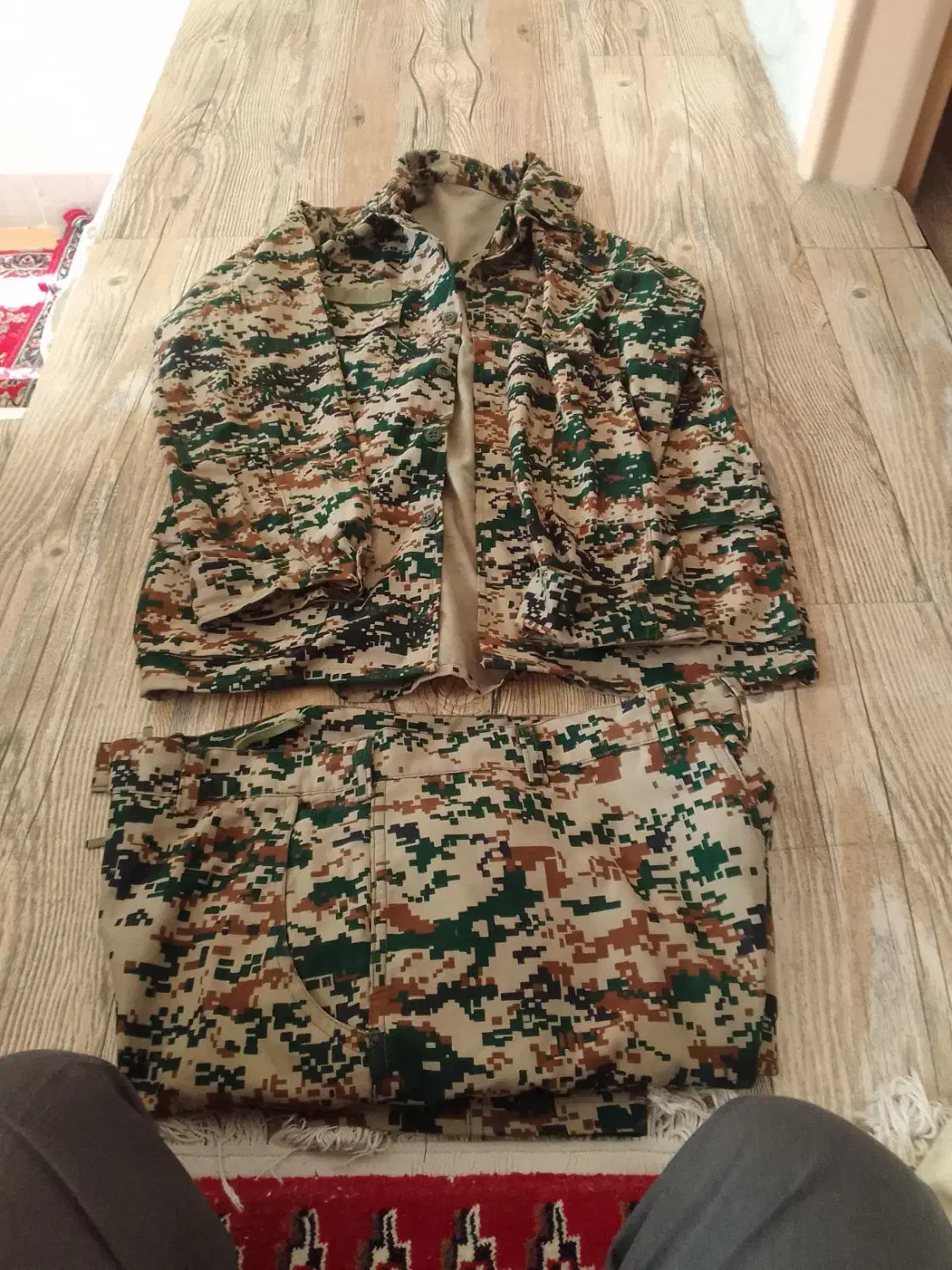 لباس های نظامی دست نخورده|لباس|شیروان (خراسان), |دیوار