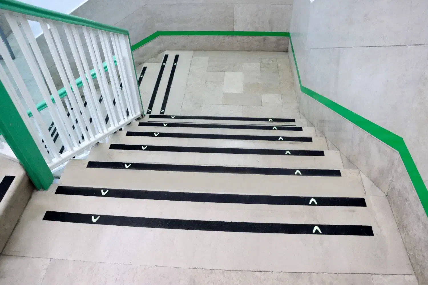 فروش و نصب انواع ترمز پله|مصالح و تجهیزات ساختمان|فسا, |دیوار