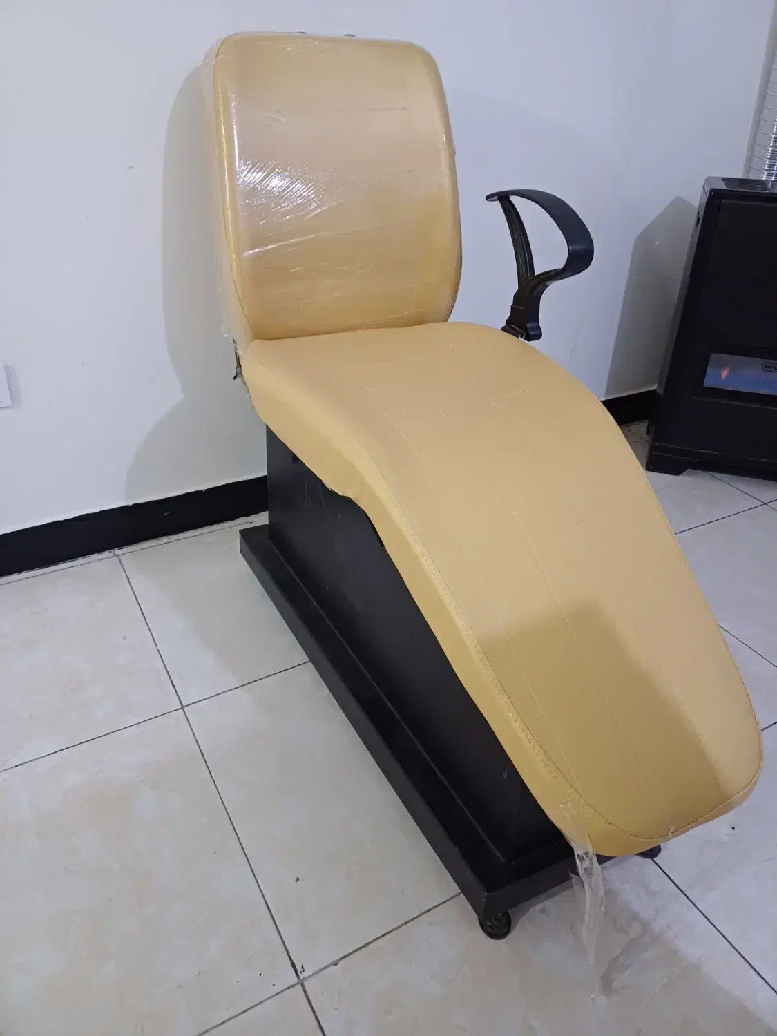 صندلی ارایشگاه|آرایشگاه و سالن‌های زیبایی|رودهن, |دیوار