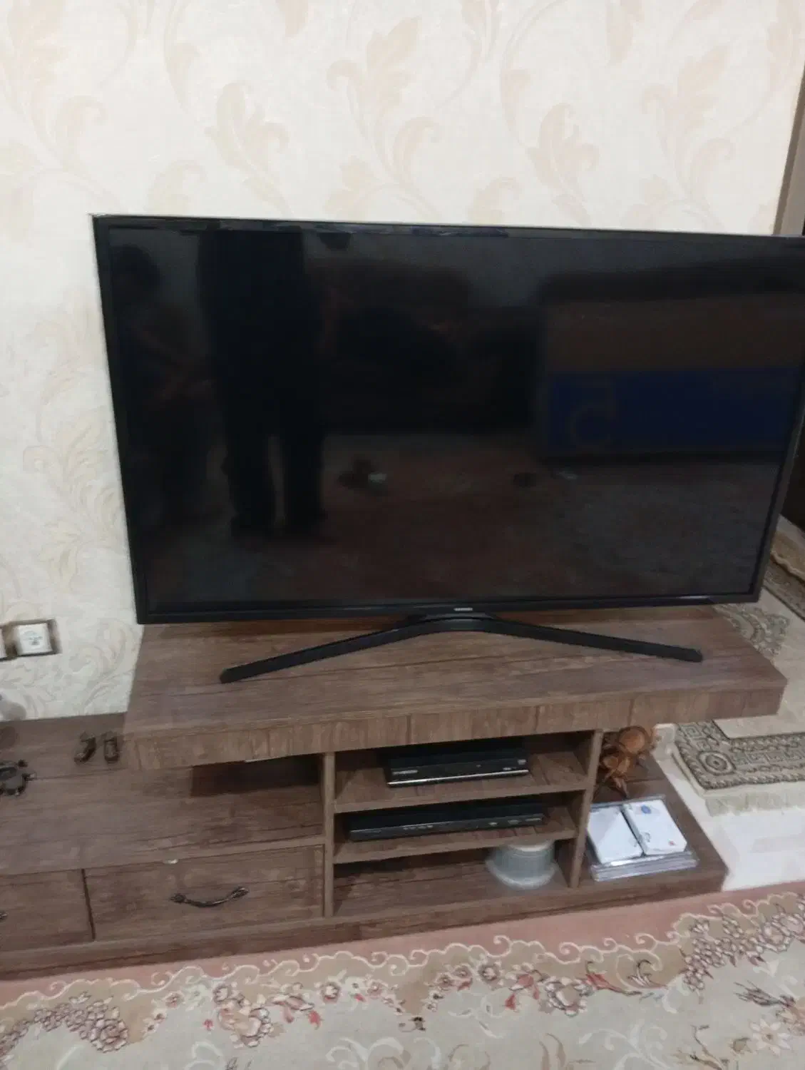 ال ای دی 49اینچ نیازمند تعمیر|تلویزیون و پروژکتور|مهاجران, |دیوار