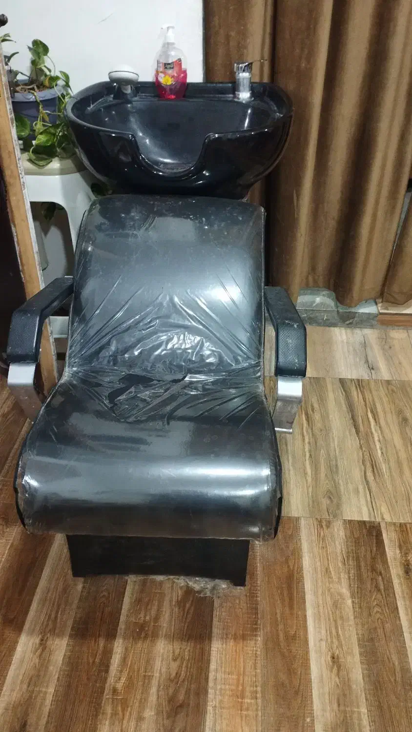 لوازم سالن زیبایی|آرایشگاه و سالن‌های زیبایی|تبریز, |دیوار