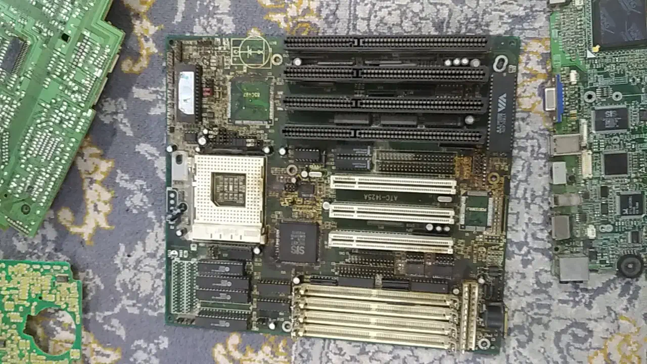 تبلت|تبلت|مشهد, شهید قربانی|دیوار