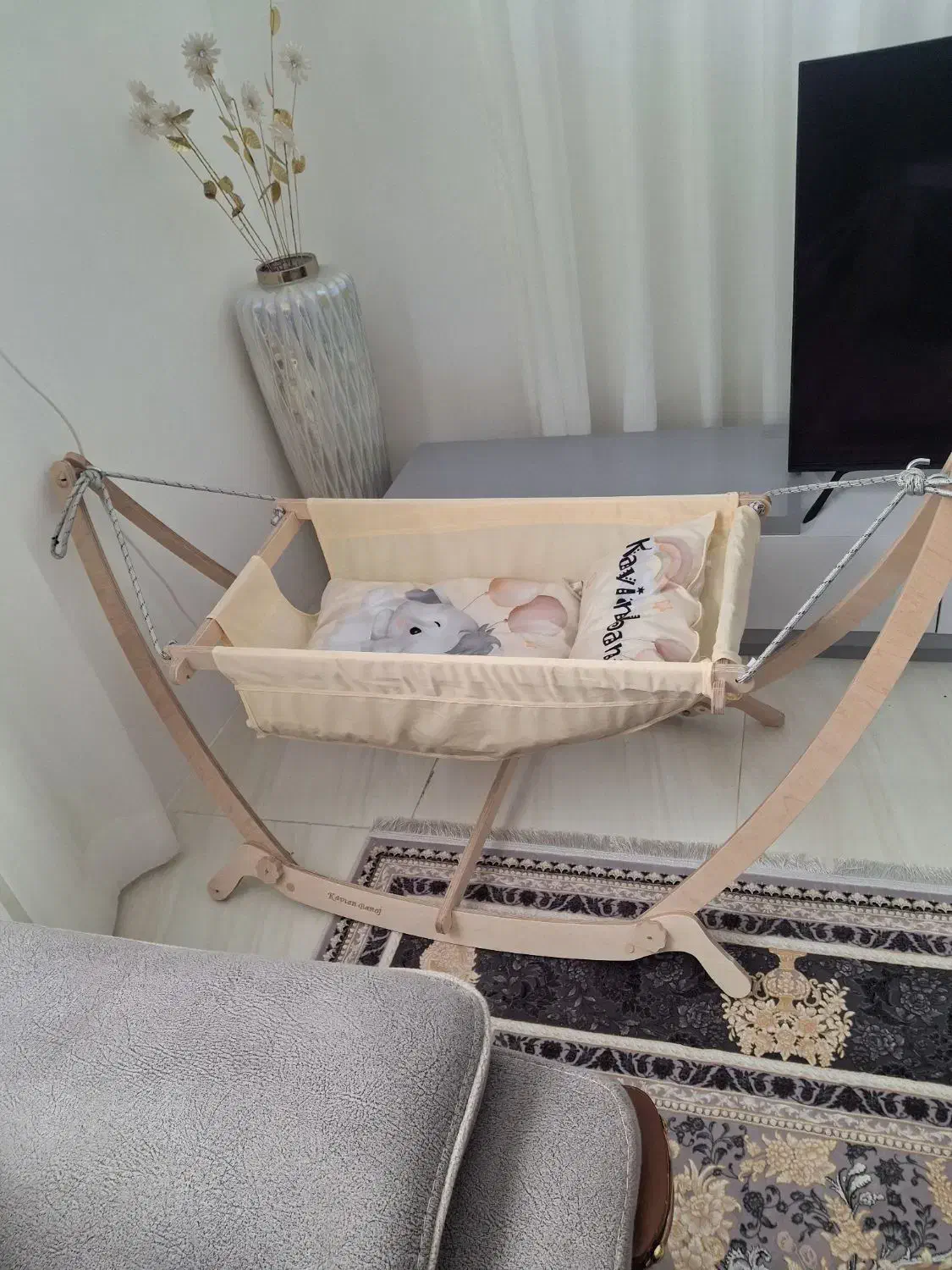 گهواره بانوج|تخت و صندلی بچه|قوچان, |دیوار