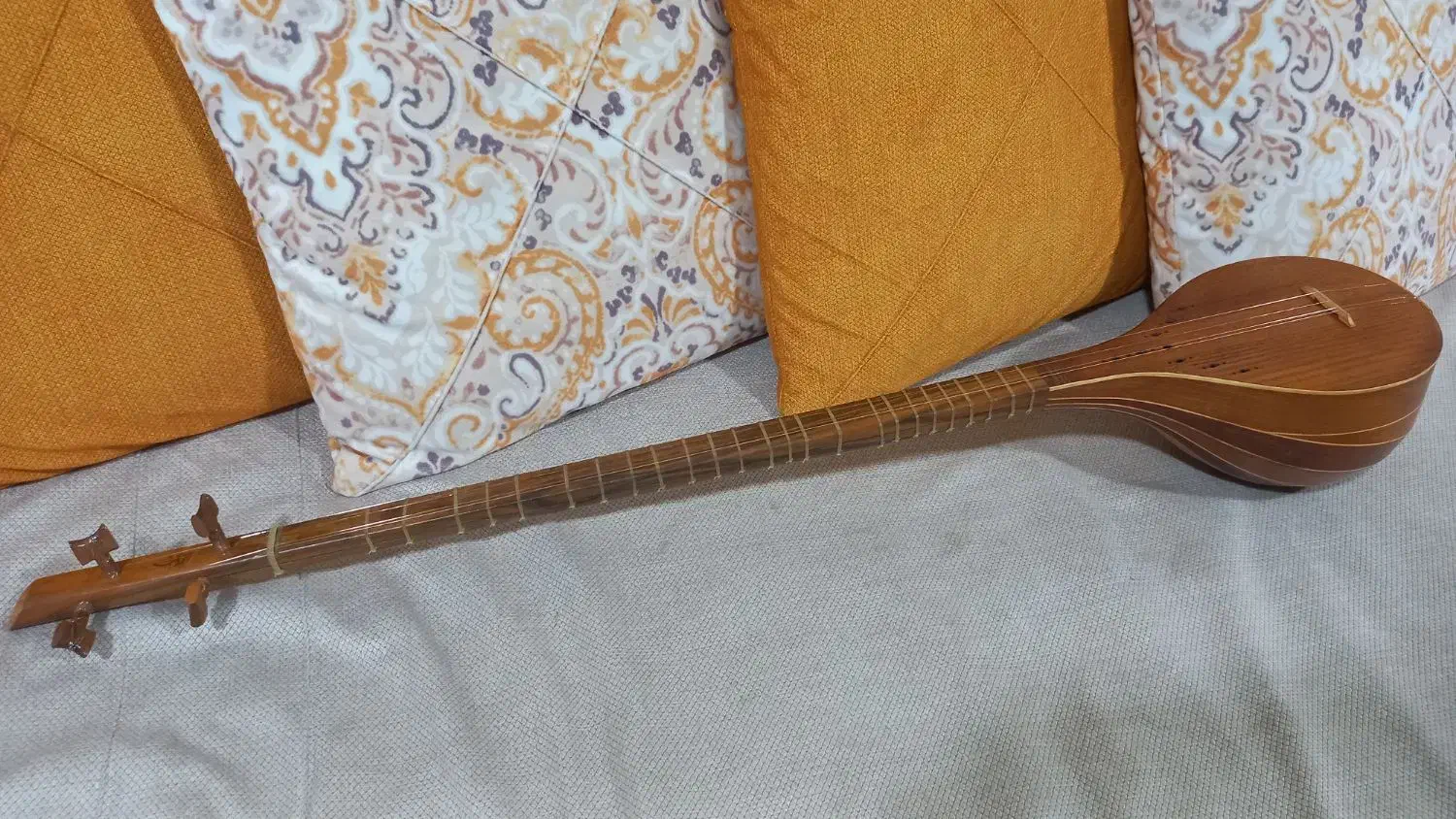 سه تار|سازهای سنتی|اهواز, کوروش|دیوار
