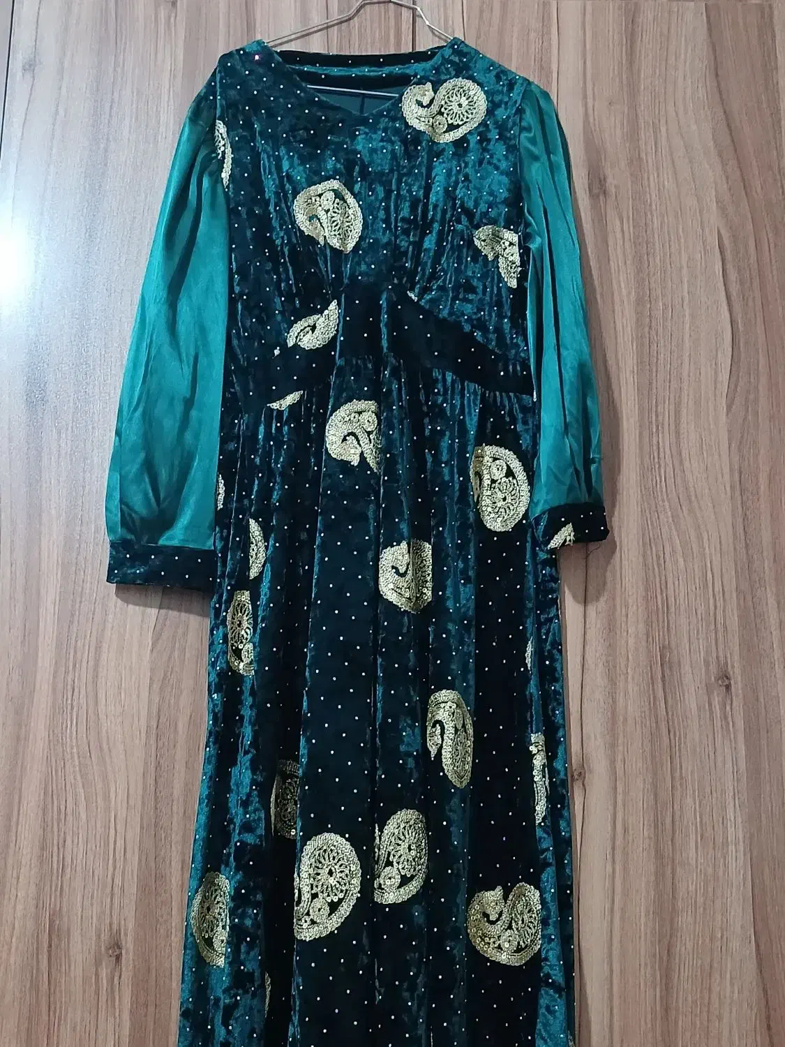 کت شلوار|لباس|قرچک, پویینک|دیوار