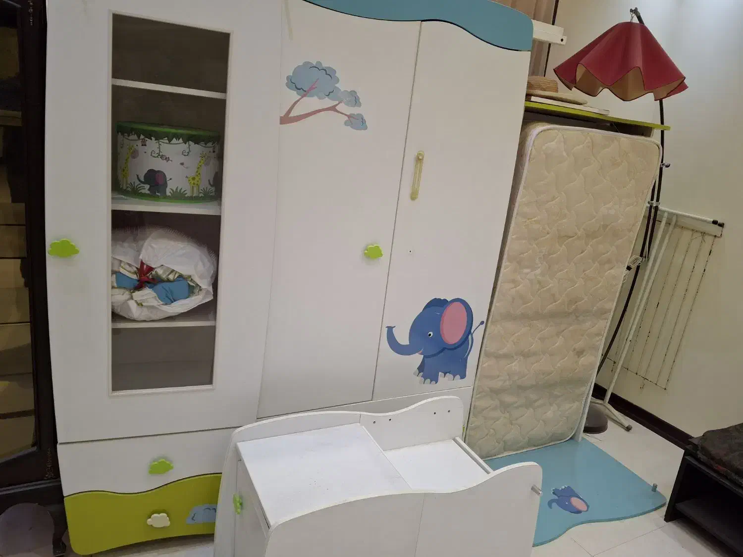 فروش سرویس تختخواب و کمد. کودک ویترین|تخت و سرویس خواب|اصفهان, بهارستان|دیوار