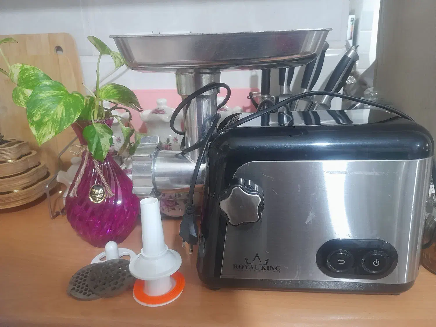 سلام یه چرخ گوشت خارجی در حد نو|خردکن، آسیاب، غذاساز|اهواز, زیتون کارگری|دیوار