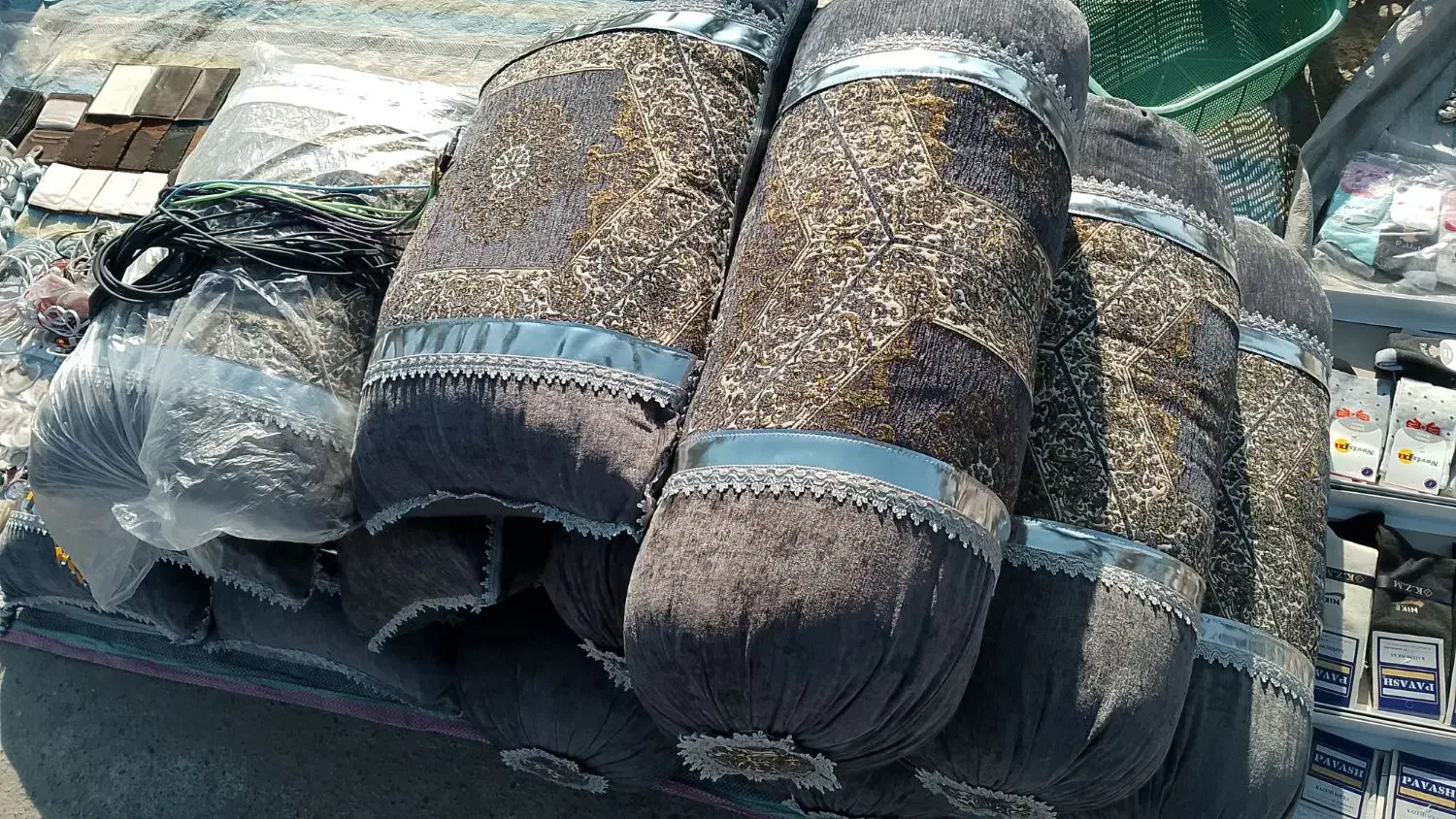 بالشت آماده تحویل فوری ایرانشهر|رختخواب، بالش، پتو|ایرانشهر, |دیوار