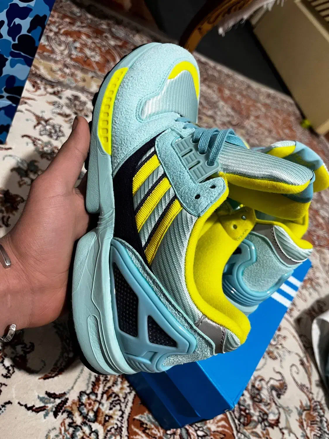 zx فیروزه‌ای|کیف، کفش، کمربند|رباط‌کریم, رباط‌کریم|دیوار