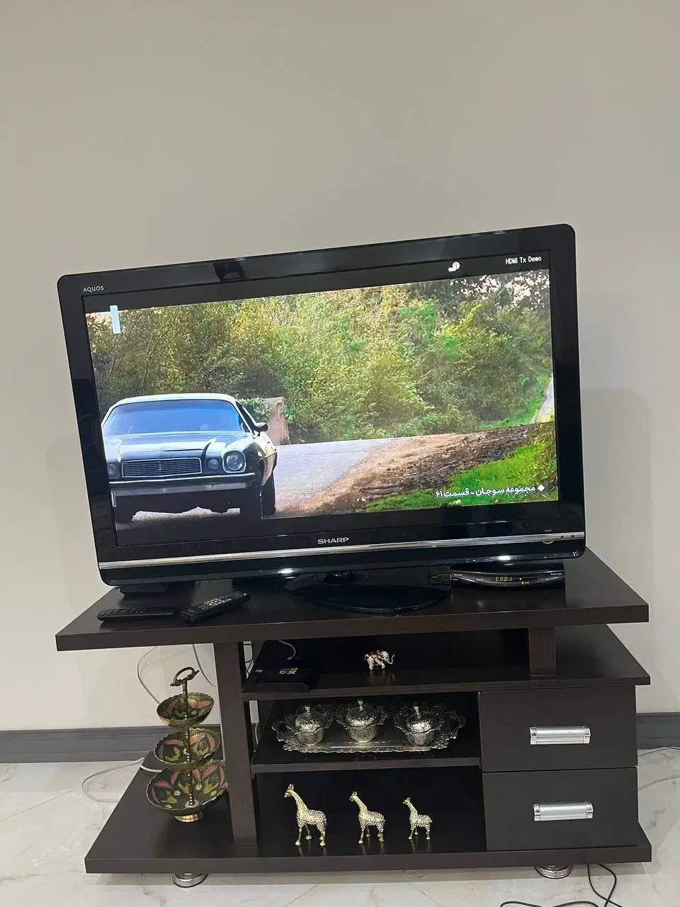 تلویزیون ۴۲ اینچ برند Sharp (ژاپن) کاملا سالم|تلویزیون و پروژکتور|بومهن, |دیوار