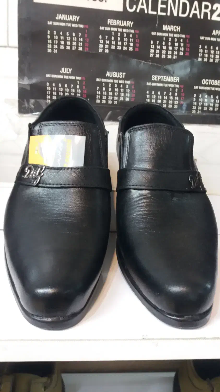 کفش برمودا|کیف، کفش، کمربند|اصفهان, شاهد|دیوار