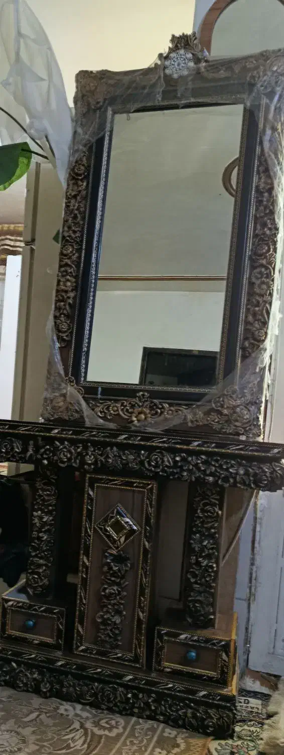 آینه و زیرش تمیز استفاده نشده نو هست|آینه|خرم‌آباد, |دیوار