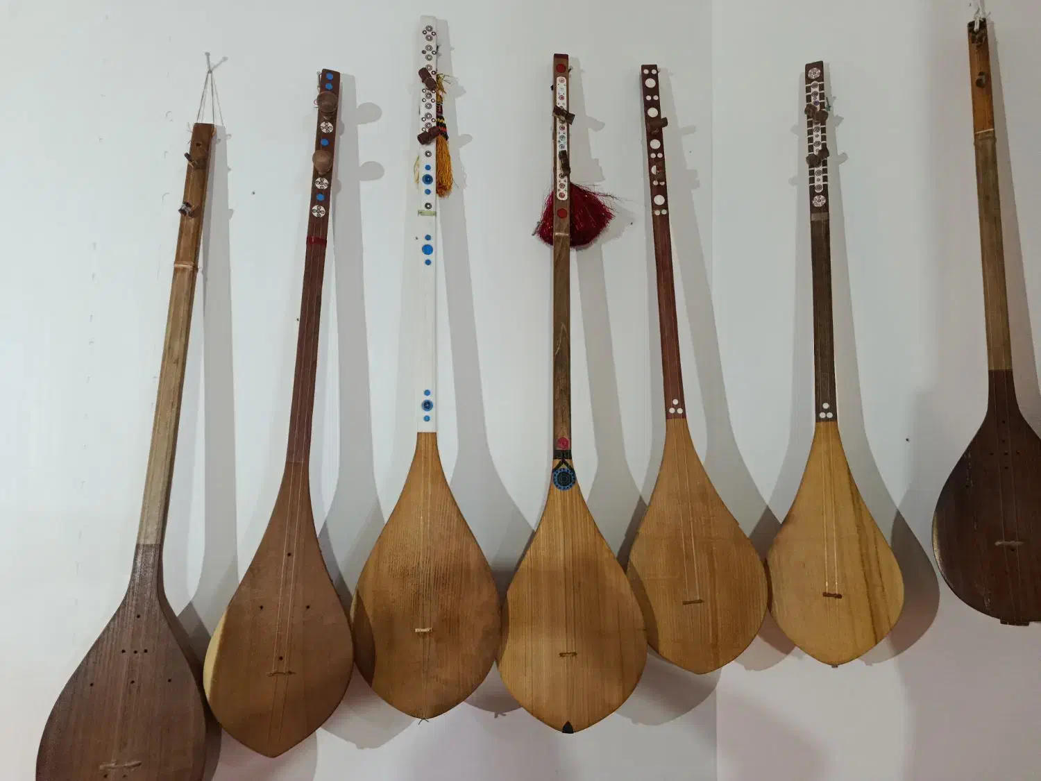 دمبوره وطنی|سازهای سنتی|جوادآباد, |دیوار