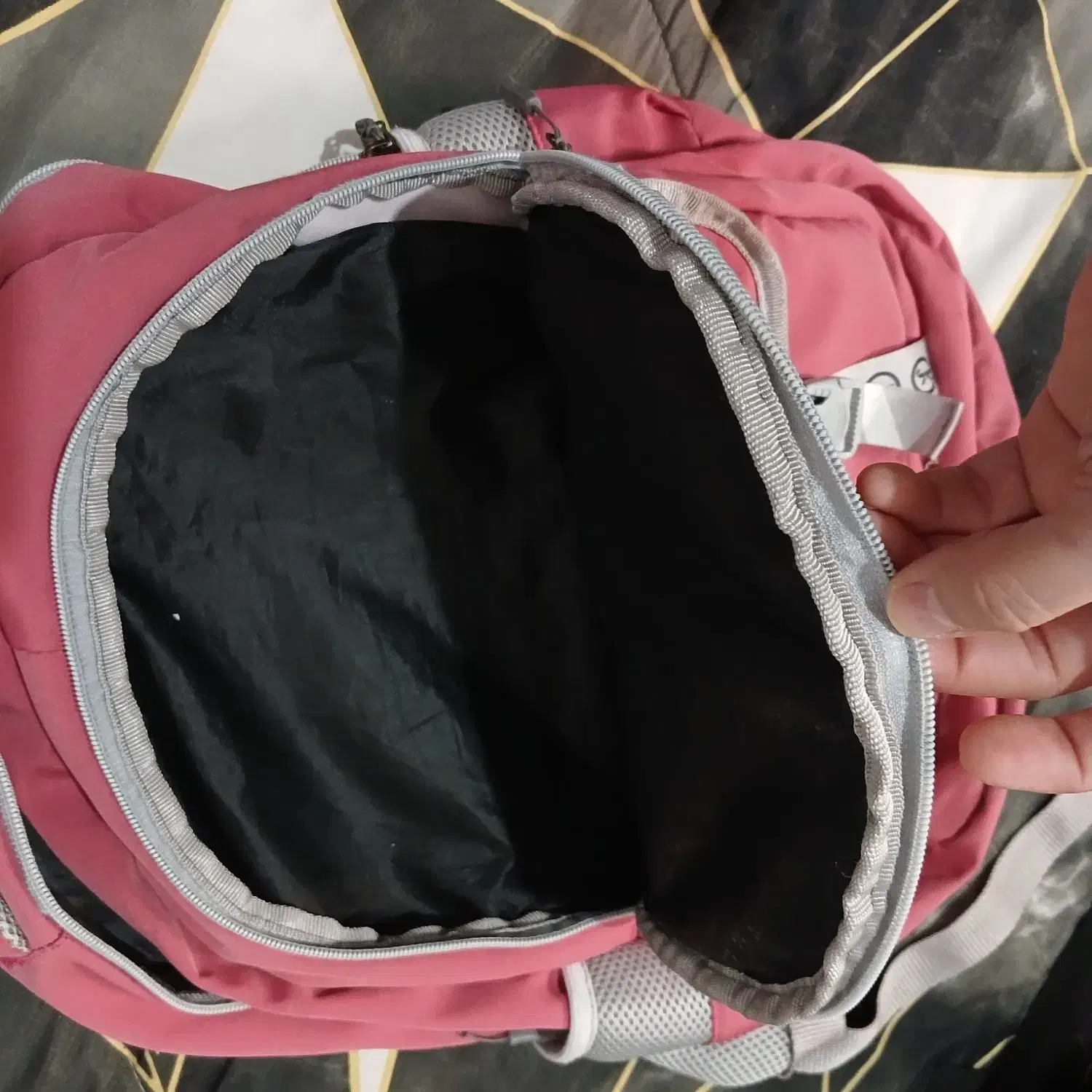 کیف مدرسه|کیف، کفش، کمربند|ساوه, |دیوار