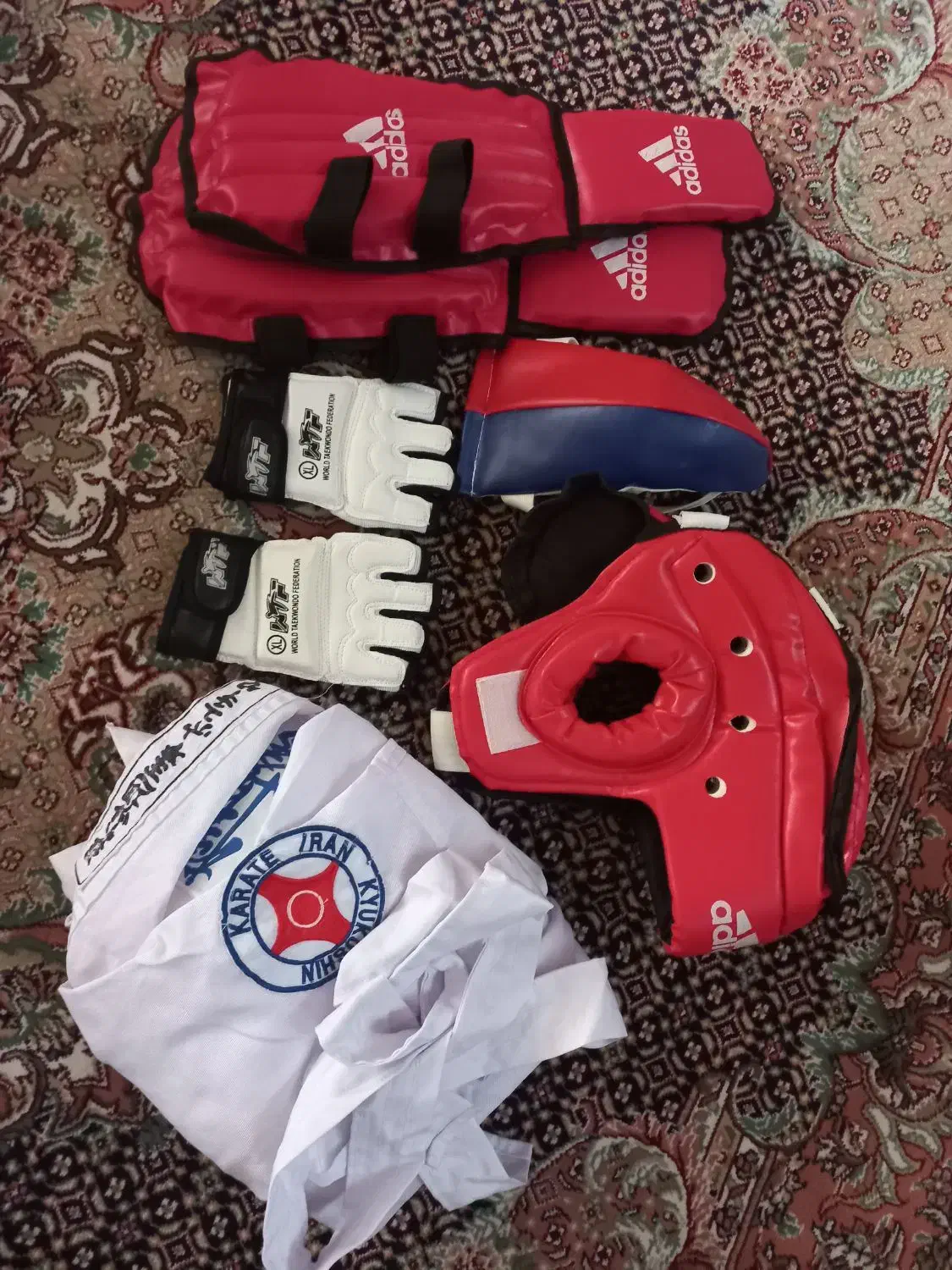 لباس رزمی و یک جفت|تجهیزات ورزشی|اراک, |دیوار