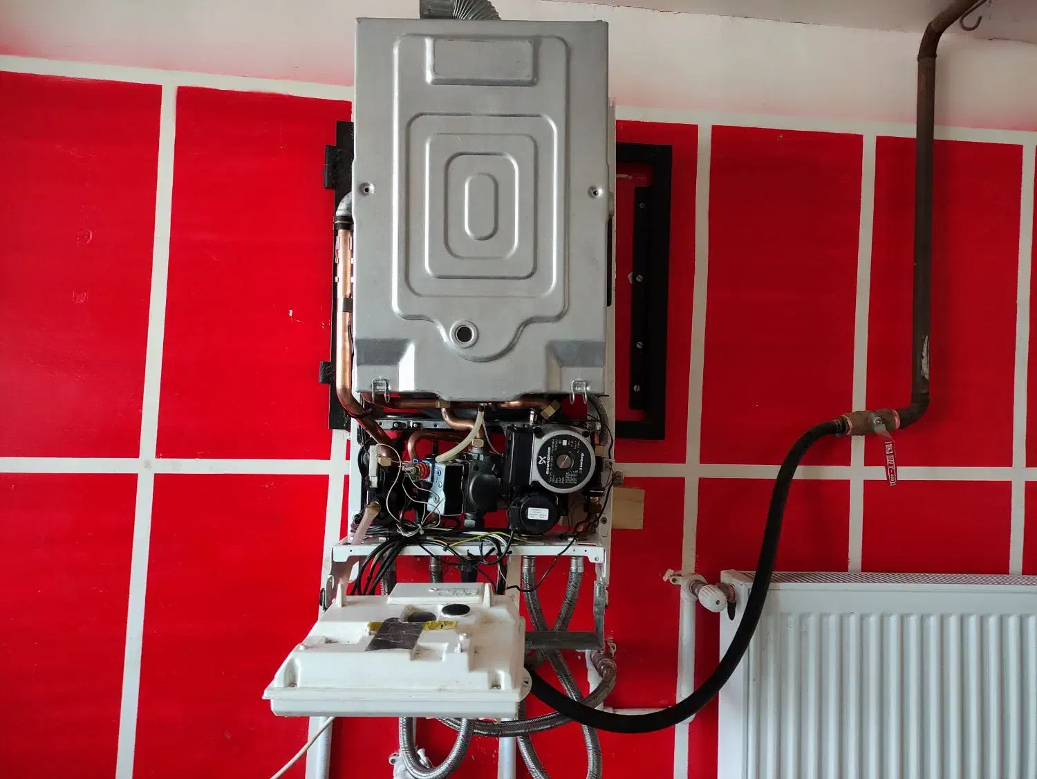 خدمات فنی مهندسی پکیج دیواری تعمیرسرویس رسوبزدایی|خدمات پیشه و مهارت|اردبیل, |دیوار