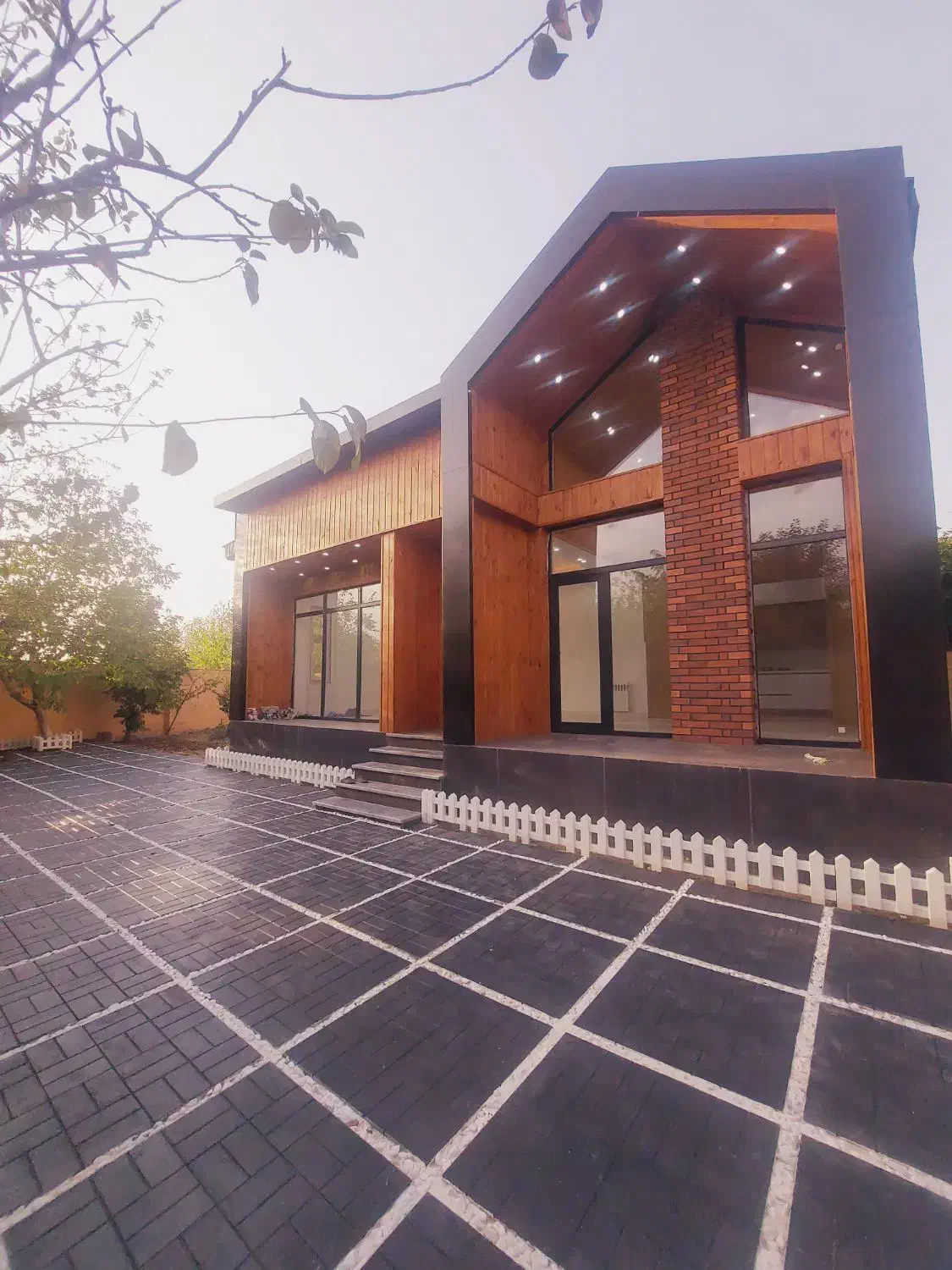 ویلایی نوساز ۴۰۷ متری سنددار در صومعهسرا|فروش خانه و ویلا|صومعهسرا, |دیوار