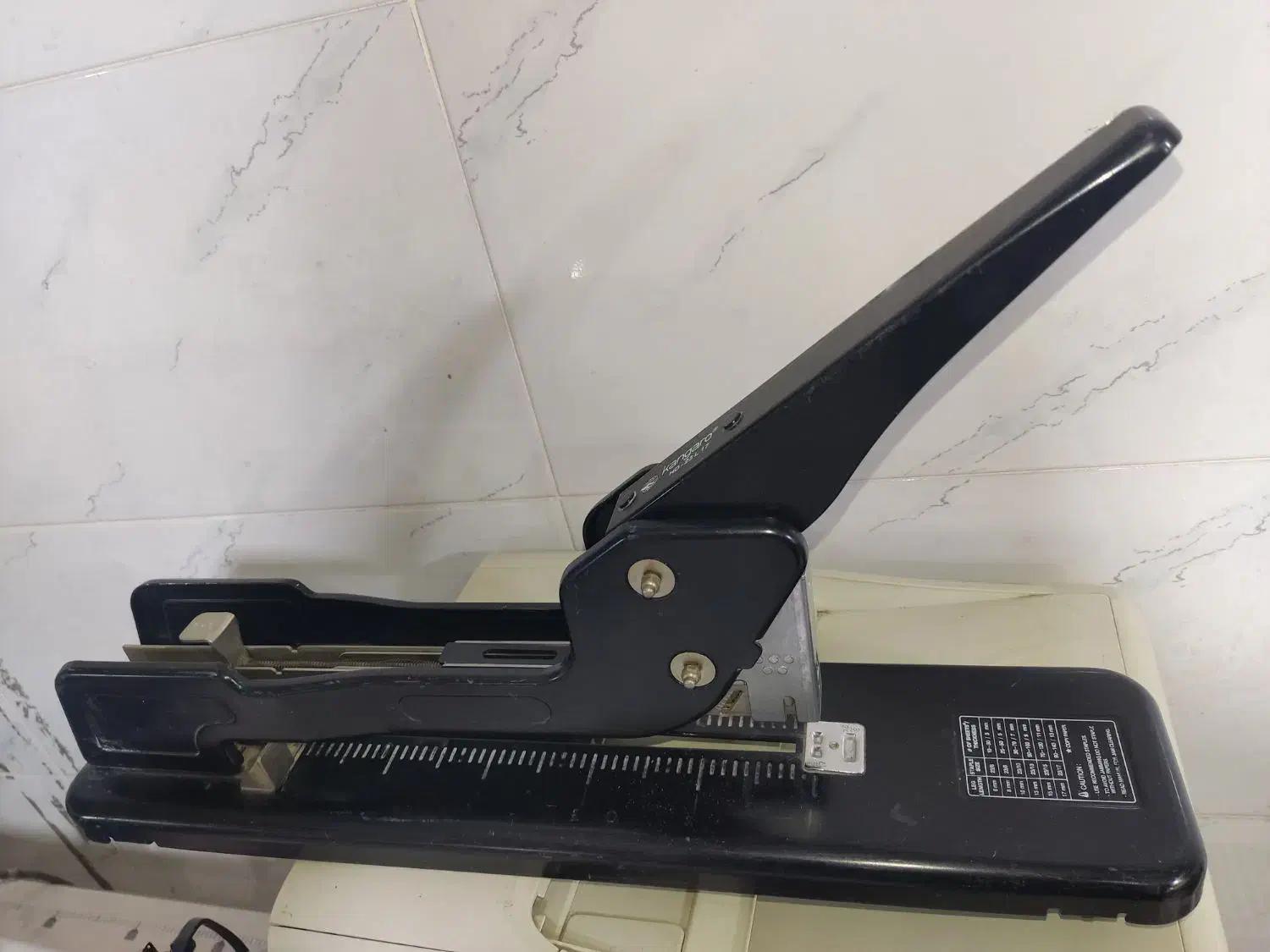 منگنه وسط زن kangaro|لوازم التحریر|سنندج, |دیوار