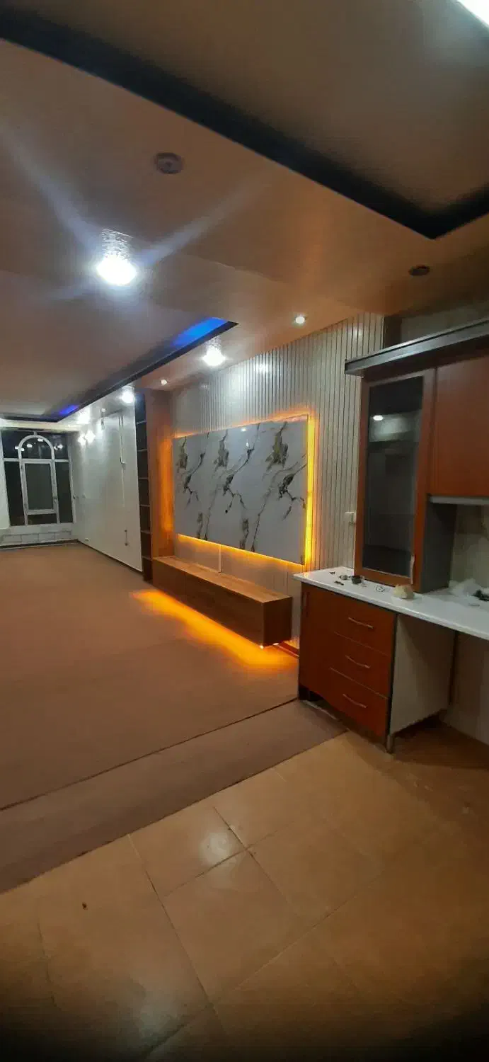 تریوال در حد نو|کتابخانه، شلف، قفسههای دیواری|شاهینشهر, سعدی جنوبی|دیوار