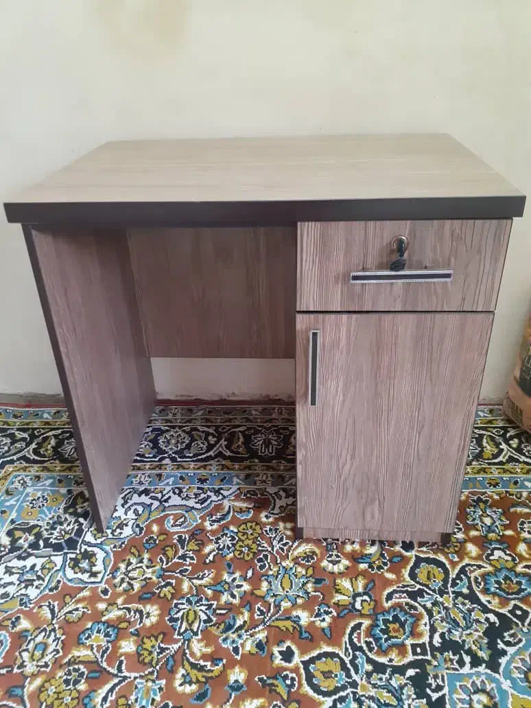 کمد لباس و میز تحریر در حد نو|جاکفشی، کمد، دراور|سنگر, |دیوار