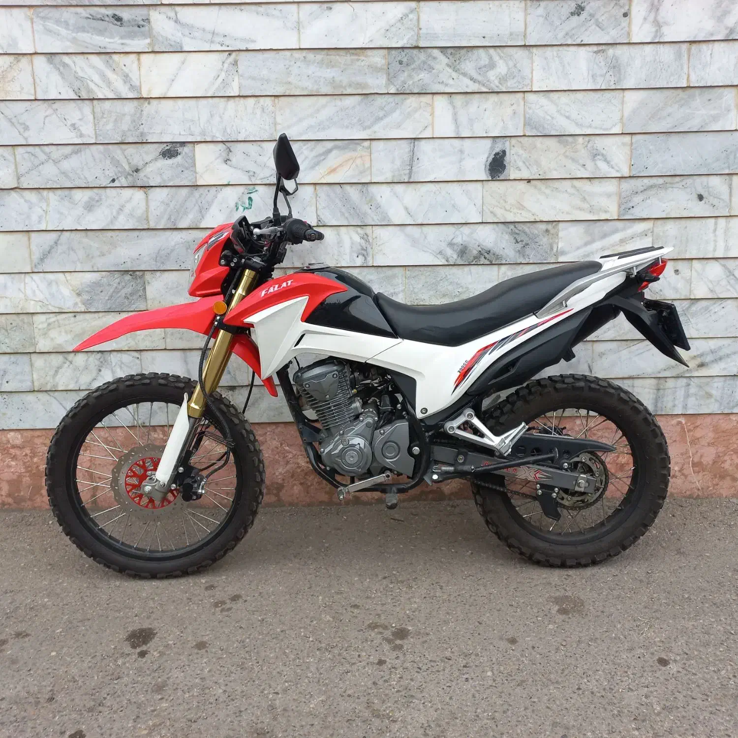 ۲۰۰ فلات سی آر اف|موتورسیکلت|بابل, |دیوار