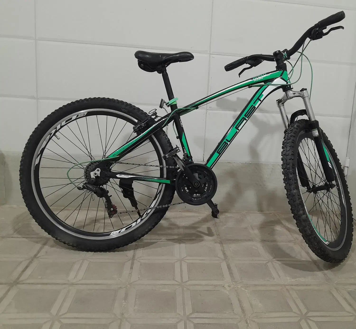 دوچرخه|دوچرخه، اسکیت، اسکوتر|قائن, |دیوار