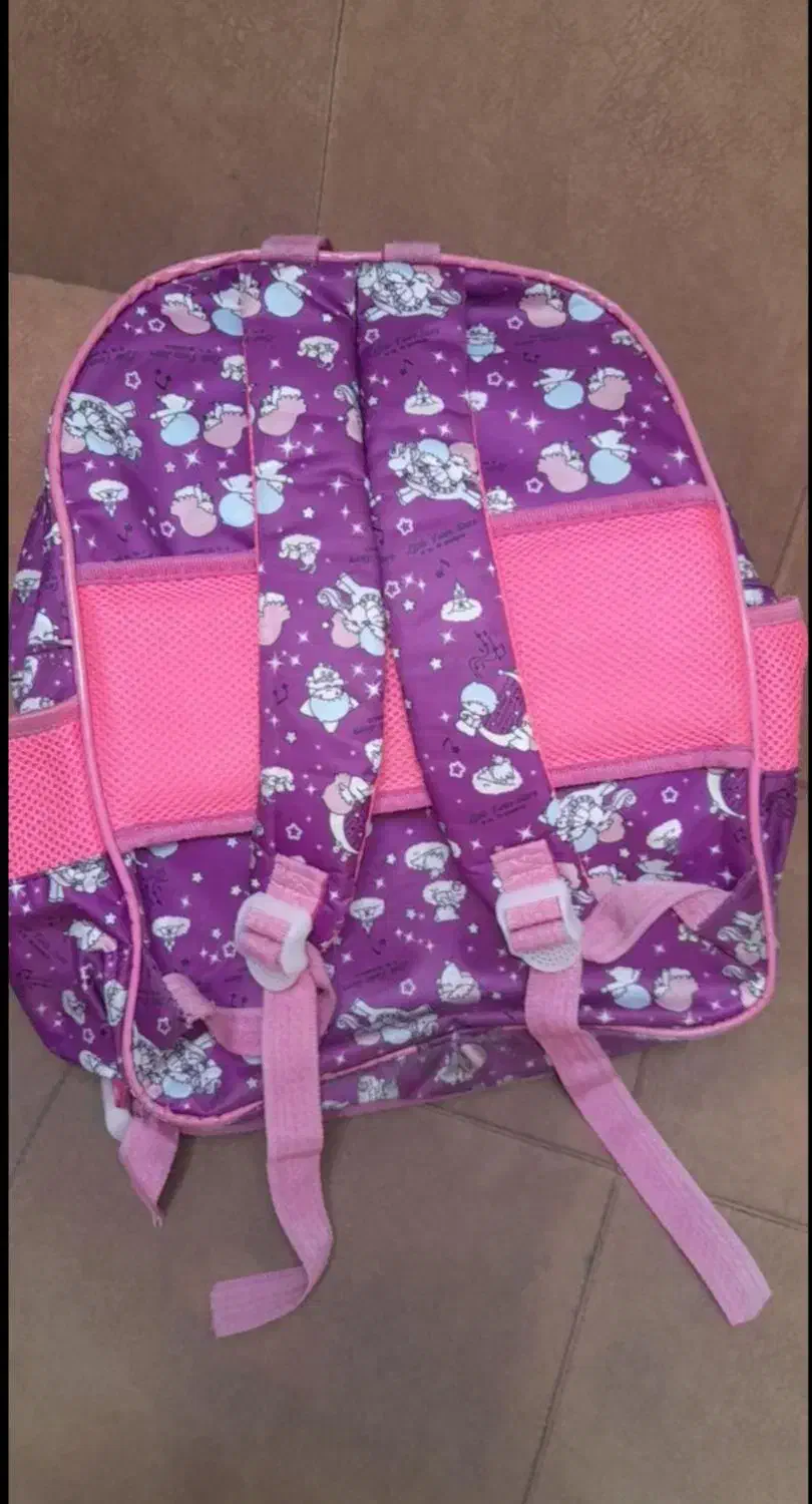 کیف مدرسه|کیف، کفش، کمربند|مشهد, کوشش|دیوار