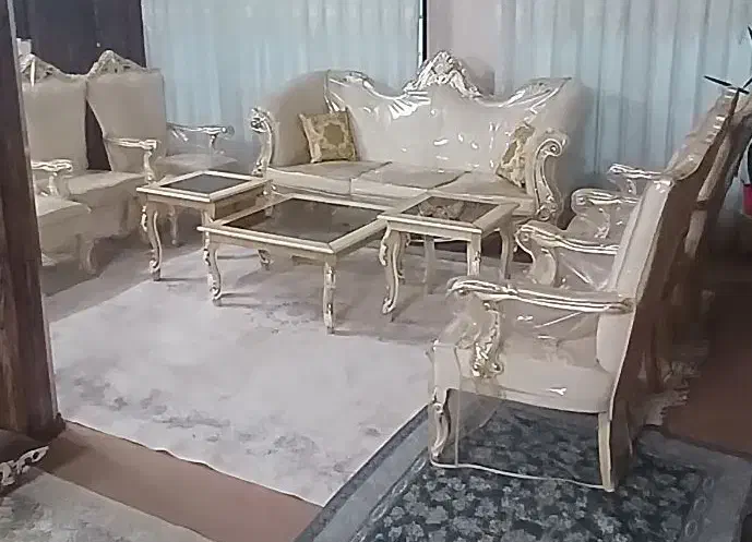 مبل سلطنتی ۹ نقره با ۳ تا میز به همراه کاور در حد|مبلمان خانگی و میز عسلی|اصفهان, شاهزید|دیوار