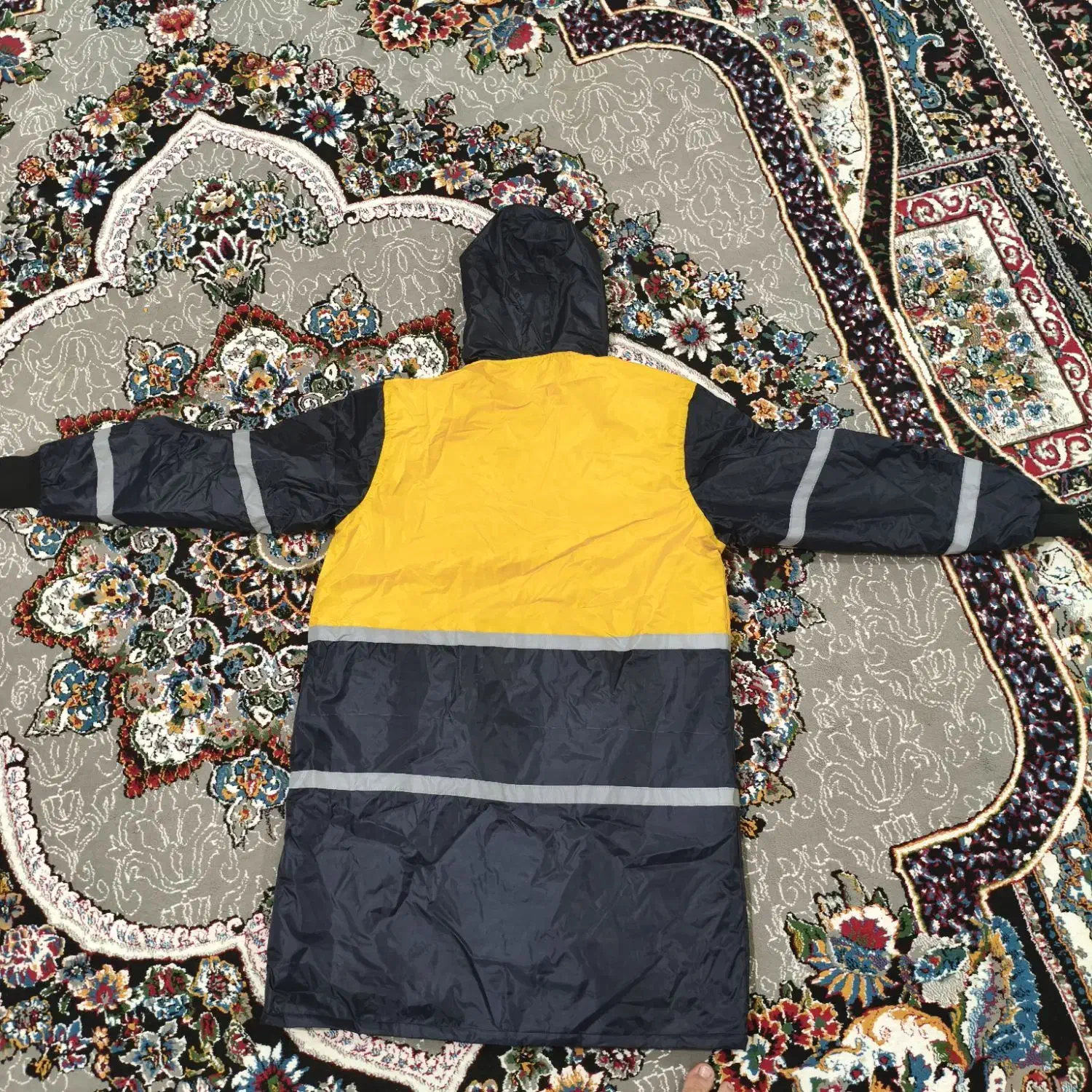 بارانی|لباس|بندر کنگان, |دیوار