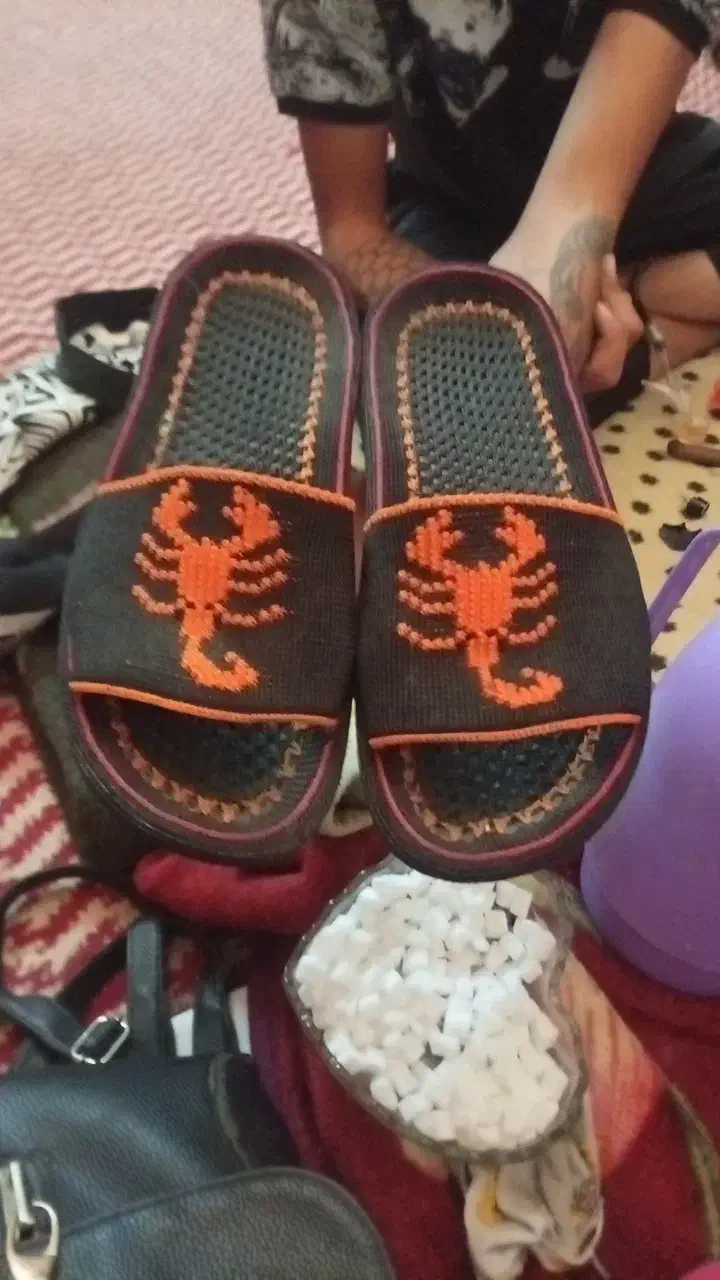 دمپایی زندان بافت طرح عقرب|کیف، کفش، کمربند|اراک, |دیوار