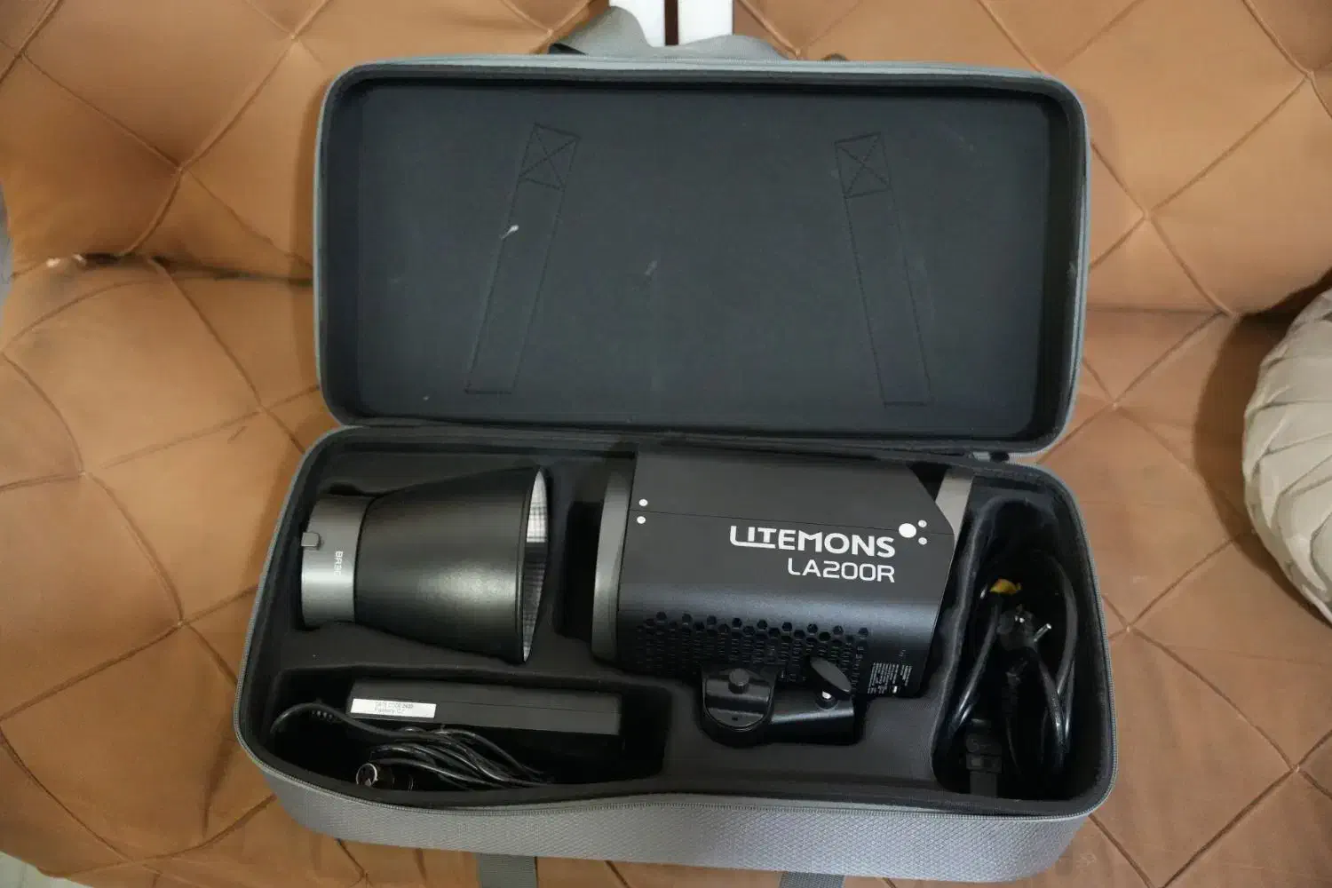 دو عدد باتوم لایت و فلاش گوداکس rgb در حد آک|دوربین عکاسی و فیلم‌برداری|کوهدشت, |دیوار