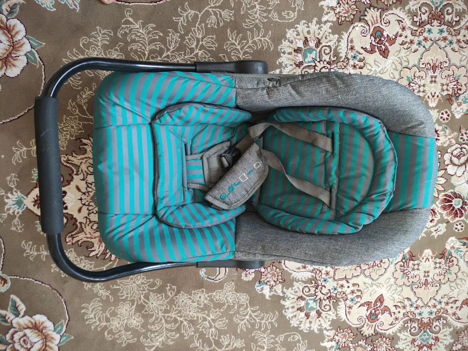 کریر زیبا و کاملا سالم|اسباب و اثاث بچه|شیراز, میانرود|دیوار