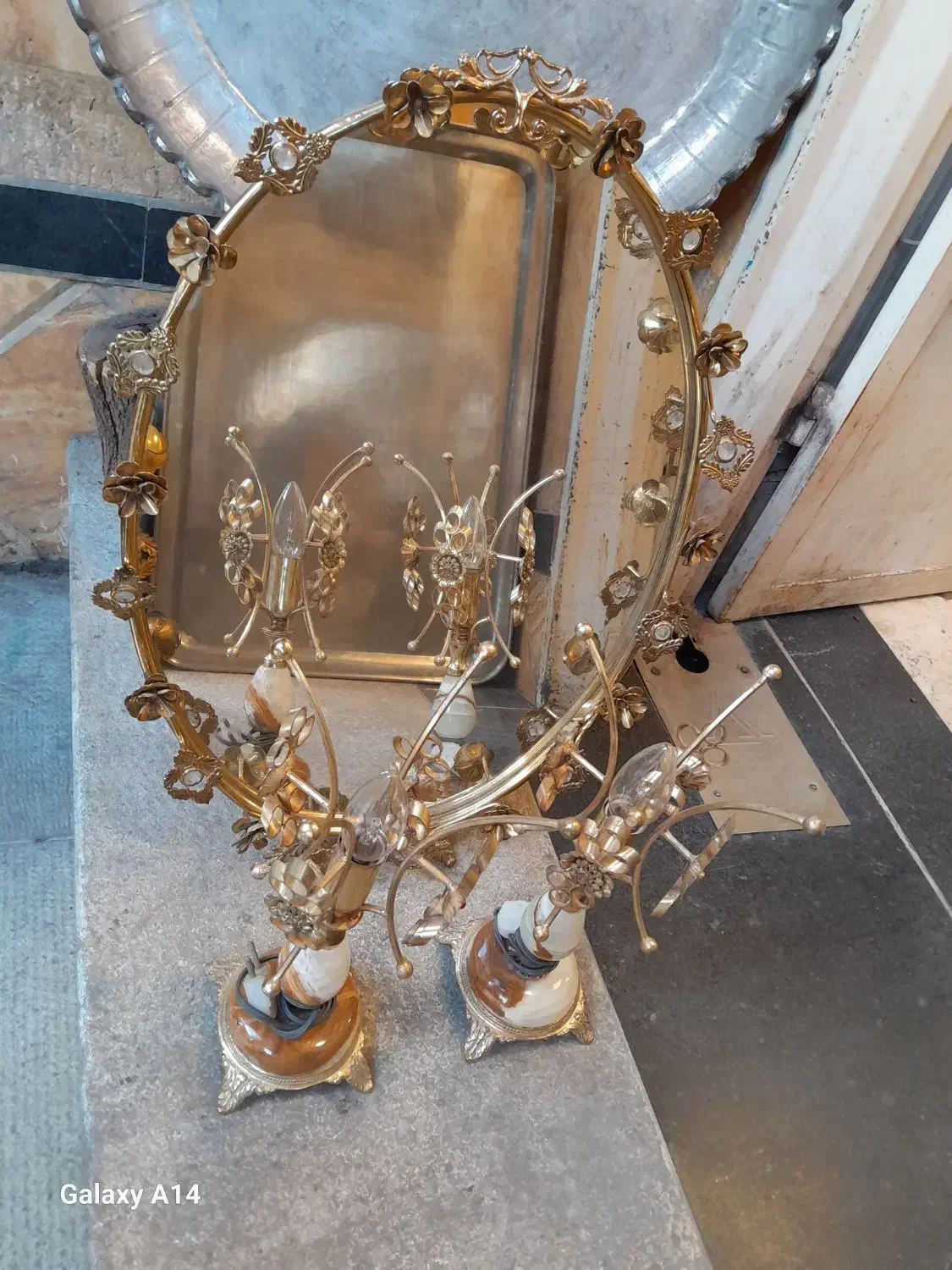 اینه وشمعدان|آینه|اصفهان, نقش جهان|دیوار