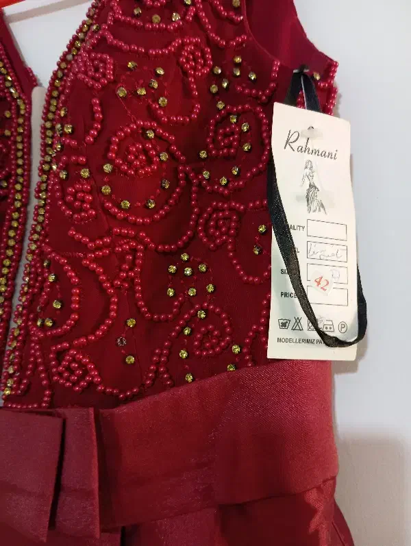 لباس مجلسی|لباس|رباط‌کریم, رباط‌کریم|دیوار