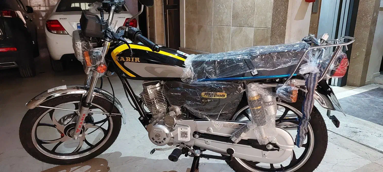 کبیر ۲۰۰ صفر ۱۴۰۴|موتورسیکلت|تهران, زعفرانیه|دیوار
