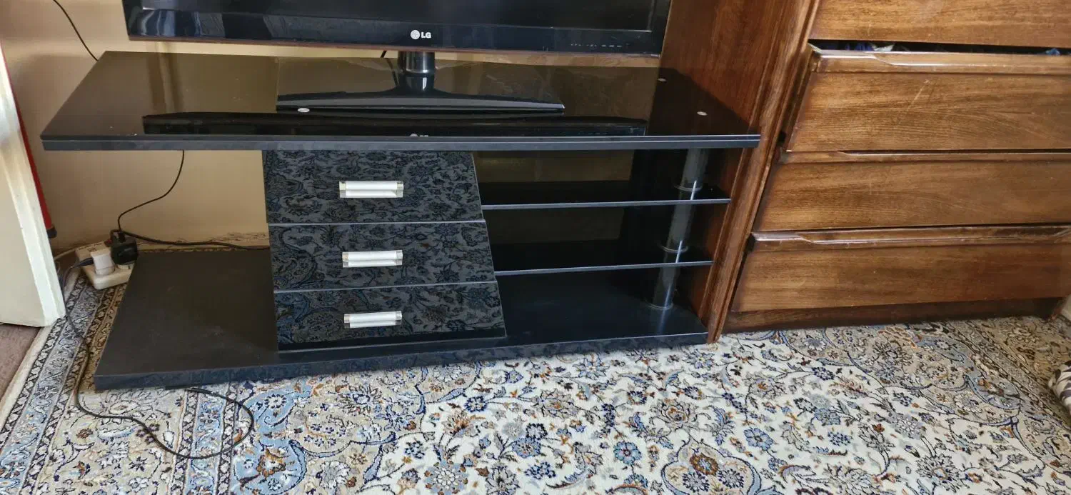 میز تلویزیون سالم وتمیز|میز تلویزیون|ری, علایین|دیوار