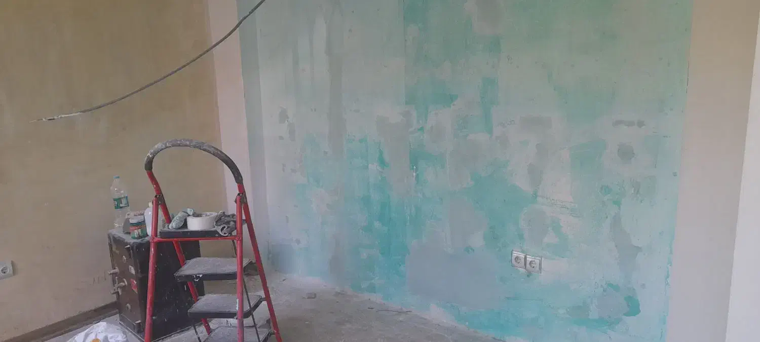 رنگ آمیزی.بتونه‌.گچکاری لکه گیری.کندن کاغذ دیواری|خدمات پیشه و مهارت|اصفهان, بهارستان|دیوار