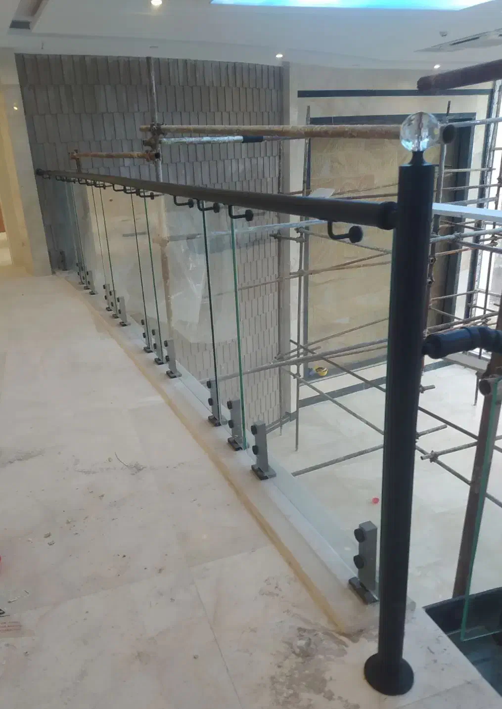 نصب شیشه سکوریت|مصالح و تجهیزات ساختمان|اراک, |دیوار