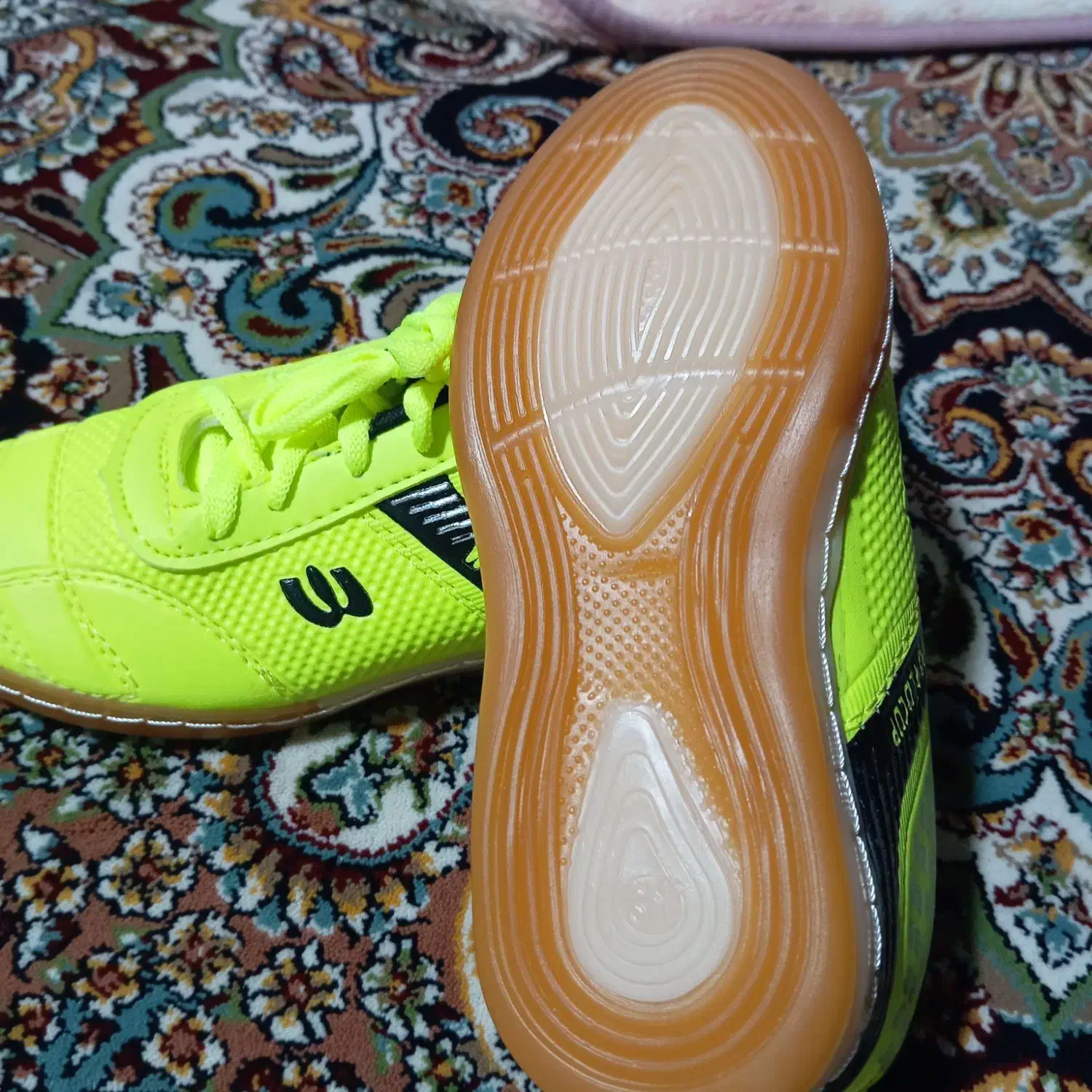 کفش فوتبال بچگانه سایز ۳۱|تجهیزات ورزشی|کاشان, زیارتی|دیوار