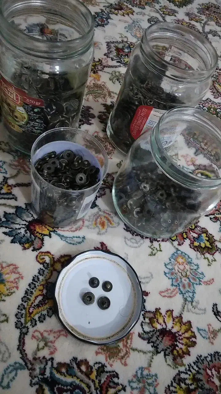 لوازم خیاطی نخ دکمه و پرچ و سر منگوله|لوازم خیاطی و بافتنی|قم, نیروگاه|دیوار