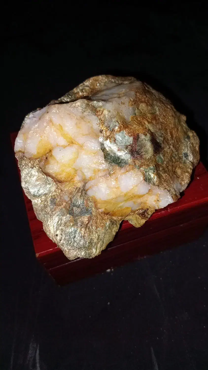 سنگ طلا(عقیق کوارتز با رگه های طلا)|کلکسیون اشیاء عتیقه|پیشوا, |دیوار