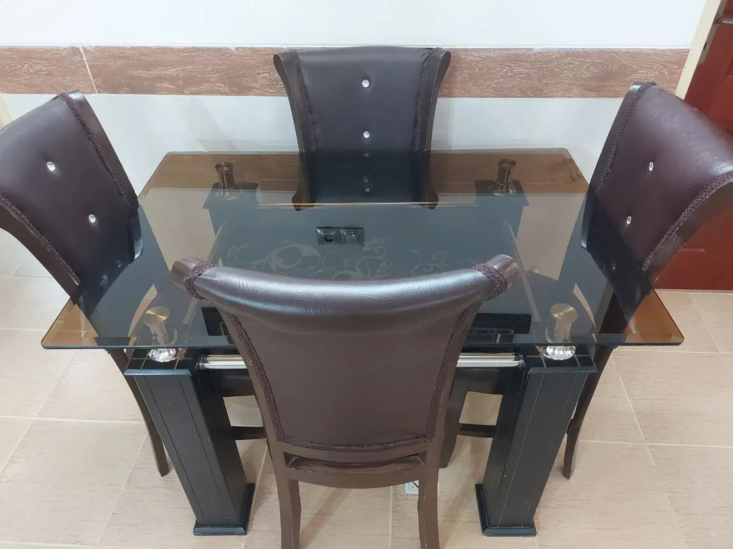 میز و صندلی ناهار خوری سالم و در حدنو|میز و صندلی غذاخوری|زارچ, |دیوار