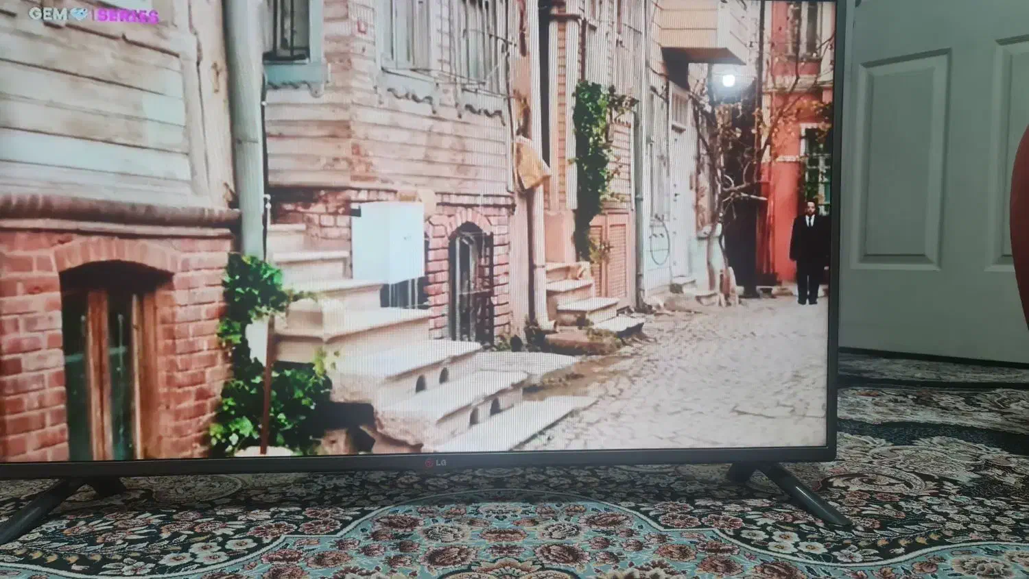 ال ای دی ۴۲ اینچ ال جی در حد آک|تلویزیون و پروژکتور|ساوه, |دیوار